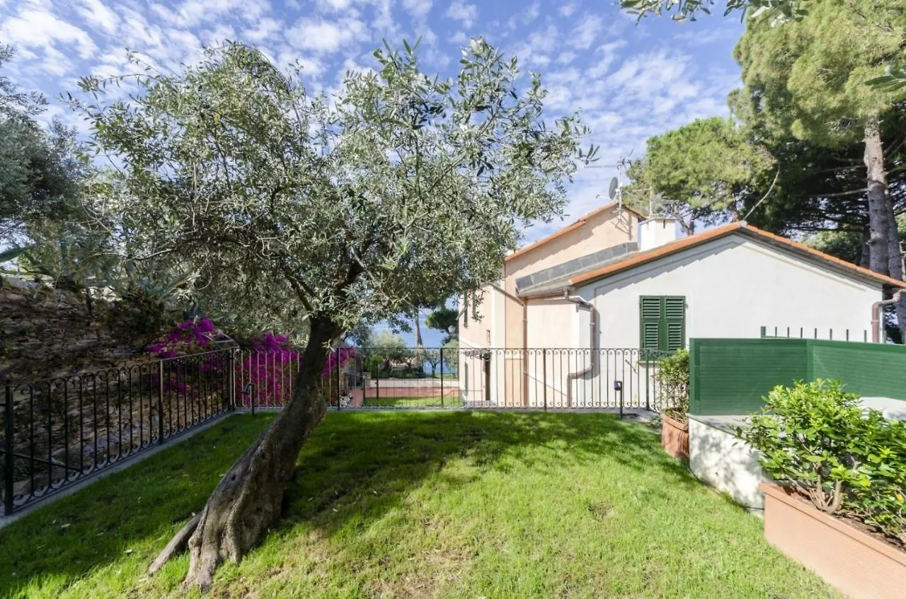 Joivy Villa With Splendid View And Private Garden In Mulinetti Recco Italy