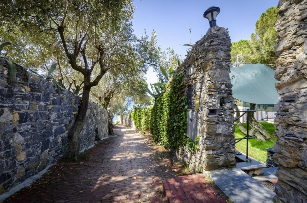 Apartment Joivy Villa With Splendid View And Private Garden In Mulinetti Recco Italy